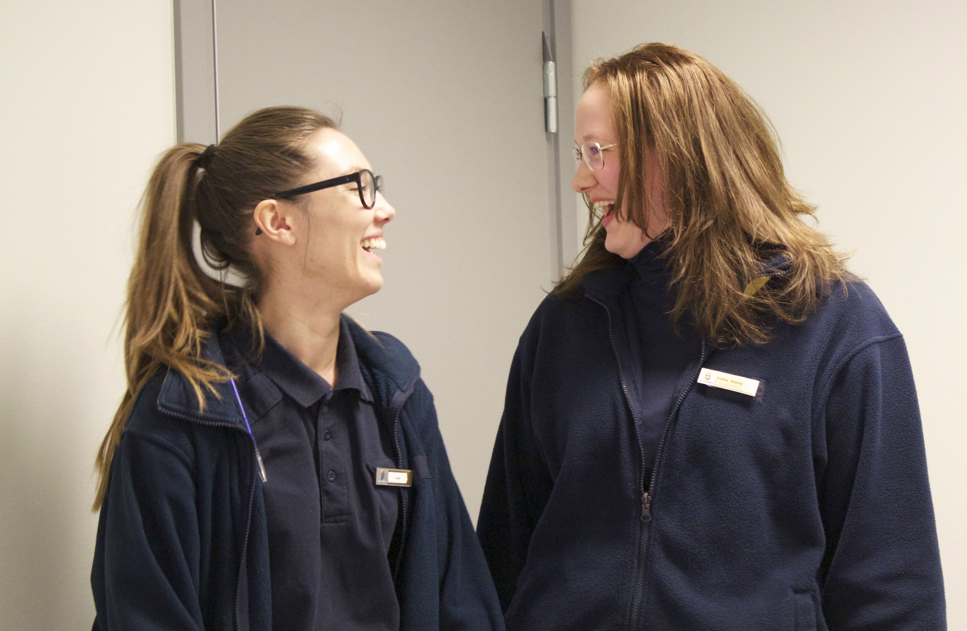 Linda och Emma är kriminalvårdare på häktet i Sollentuna. Foto: Ulrika Hammar